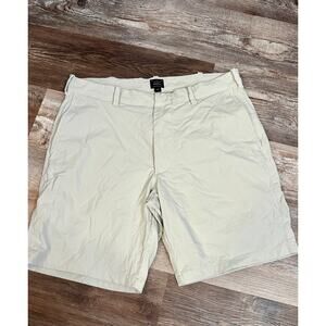J. crew Men’s 9” tech shorts in a light khaki chino sz 36w